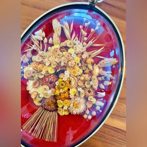 Vintage Belgian Floral Wall Art – Dried Flower Bouquet in Red Velvet Oval Frame - Picture 8 of 11